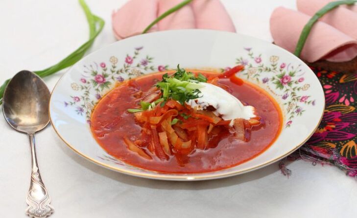 For a snack, gout patients can eat vegetarian borscht